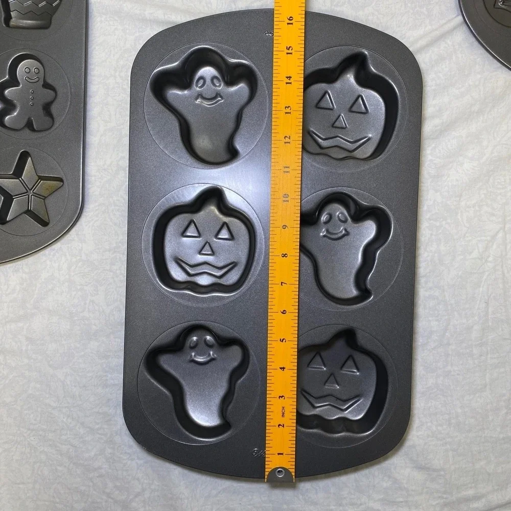 Wilton Holiday Baking Pan Lot 3 Christmas Halloween Valentine Nonstick Cake Pans